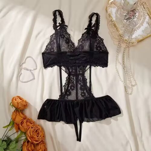 Plus size lace and tulle lingerie set with fluorescent piping